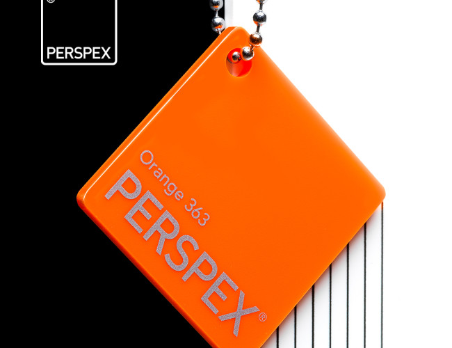 Plexiglas oranje 363 GS op maat kopen. Gratis gezaagd, gratis afhalen in Almere en ideaal voor signing, displays en reclame.