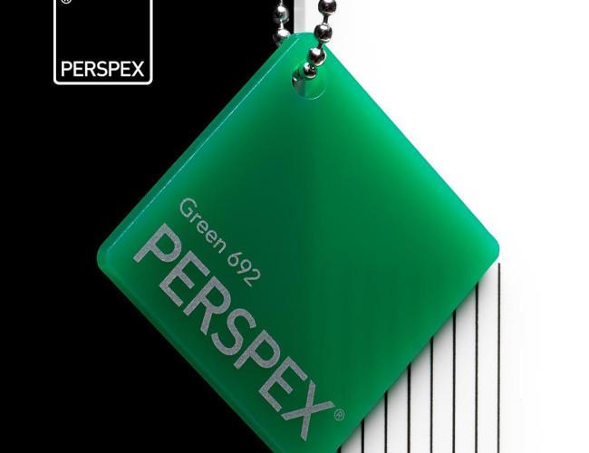 Plexiglas groen 692 GS op maat kopen. Gratis gezaagd, gratis afhalen in Almere en geschikt voor signing, displays, reclame en maatwerk.